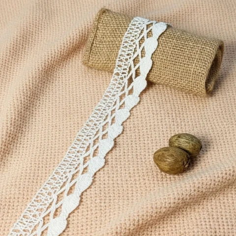 Мереживо макраме "Квіткова мелодія" 4 см.(1 м.), молочний