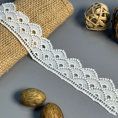 Мереживо поліестер "Ніжна гармонія" 4 см.(1 м.), білий (19.7 метрів)