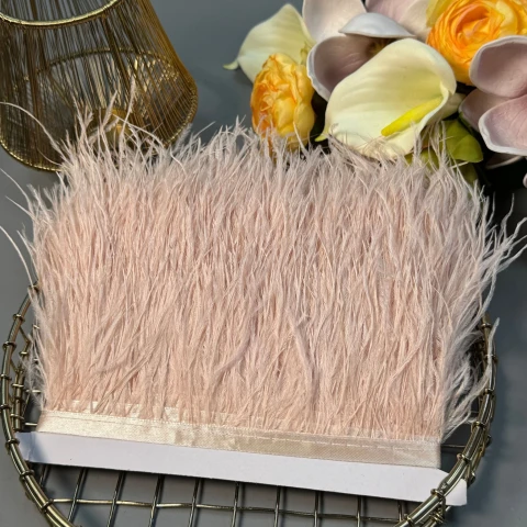 Натуральне пір'я на тасьмі  7-10 см (1 метр), 18 темний бежевий