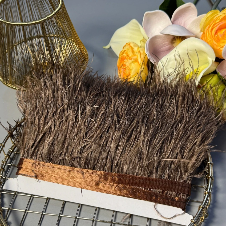 Натуральне пір'я на тасьмі  7-10 см (1 метр), коричневий