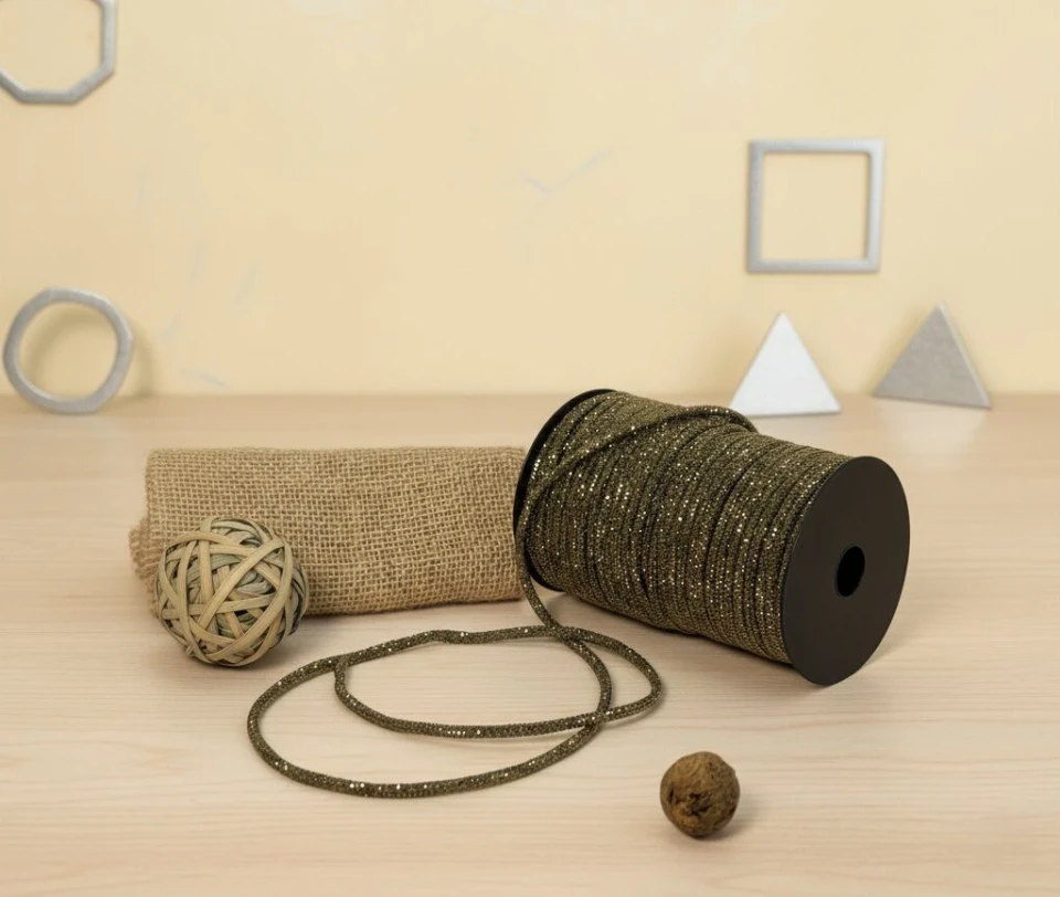 Стразовий шнур 4 мм 8 рядів (50 м), золото GOLD