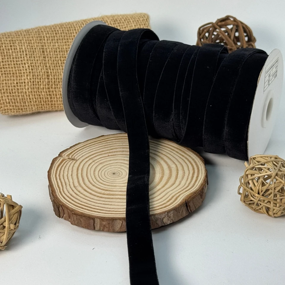 Оксамит еластична 1.5 см (25 ярдів/22,75 м.), чорний