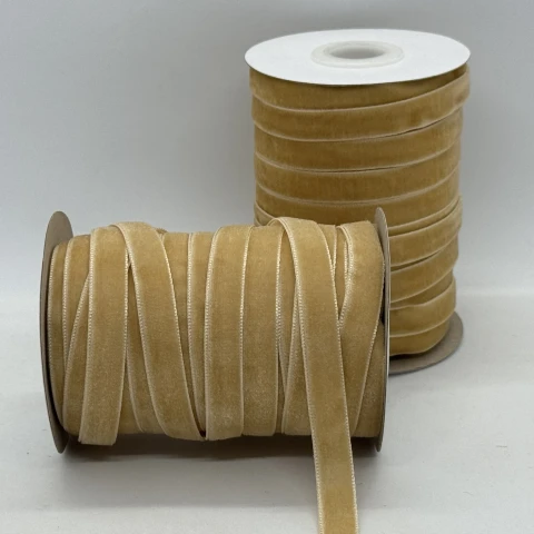 Оксамитова стрічка 1 см (25 ярдів/22,75 м.), 06 світлий бежевий