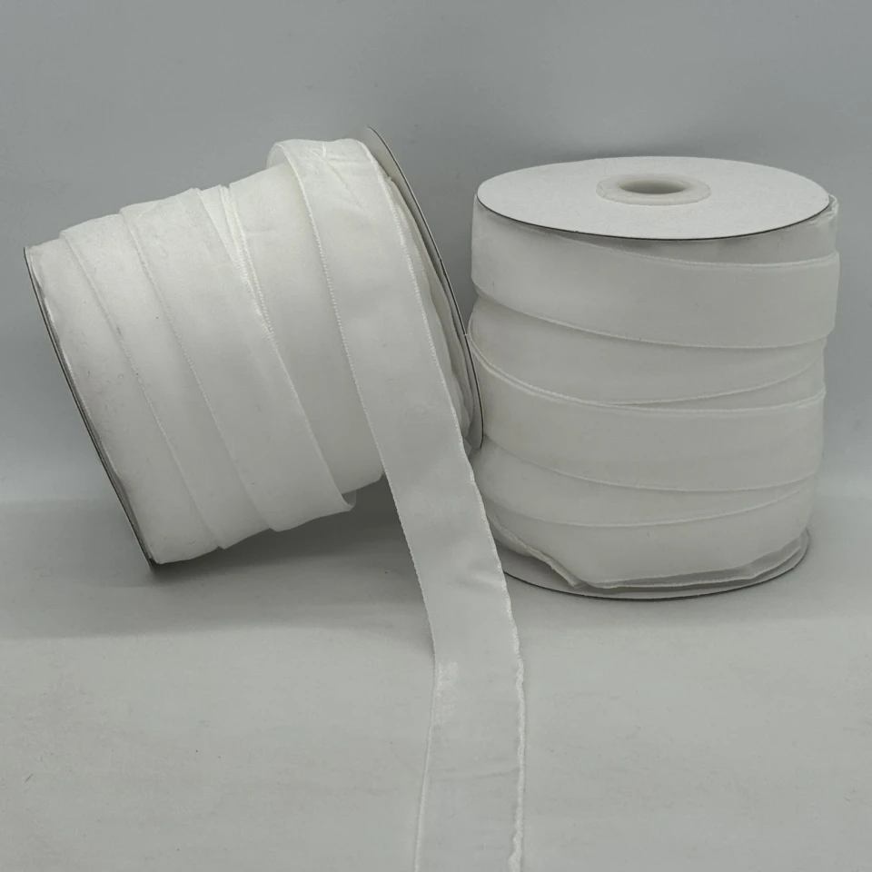 Оксамитова стрічка 2 см (25 ярдів/22,75 м.), 01 білий