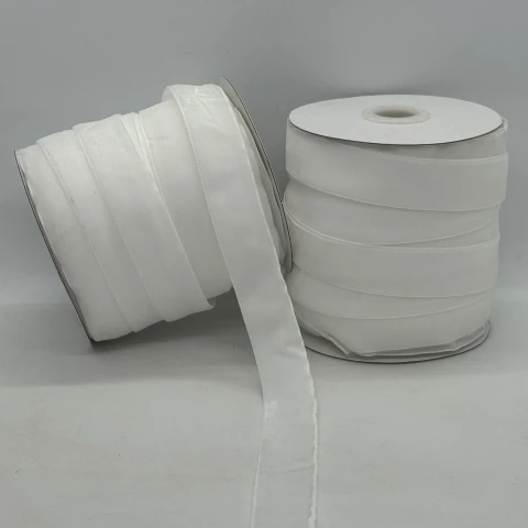 Оксамитова стрічка 2 см (25 ярдів/22,75 м.), 01 білий