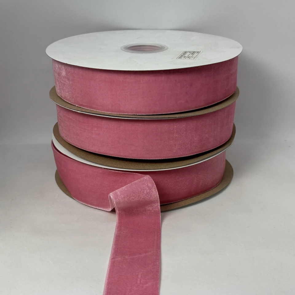 Оксамитова стрічка 3.8 см (25 ярдів/22,75 м.), 75 рожевий