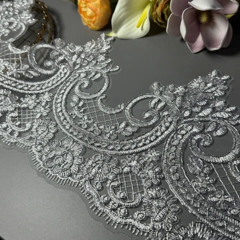 Мережево з кордовую ниткою та люрекс «Лавандова мрія» 17 см (1 метр), срібло/теплий білий