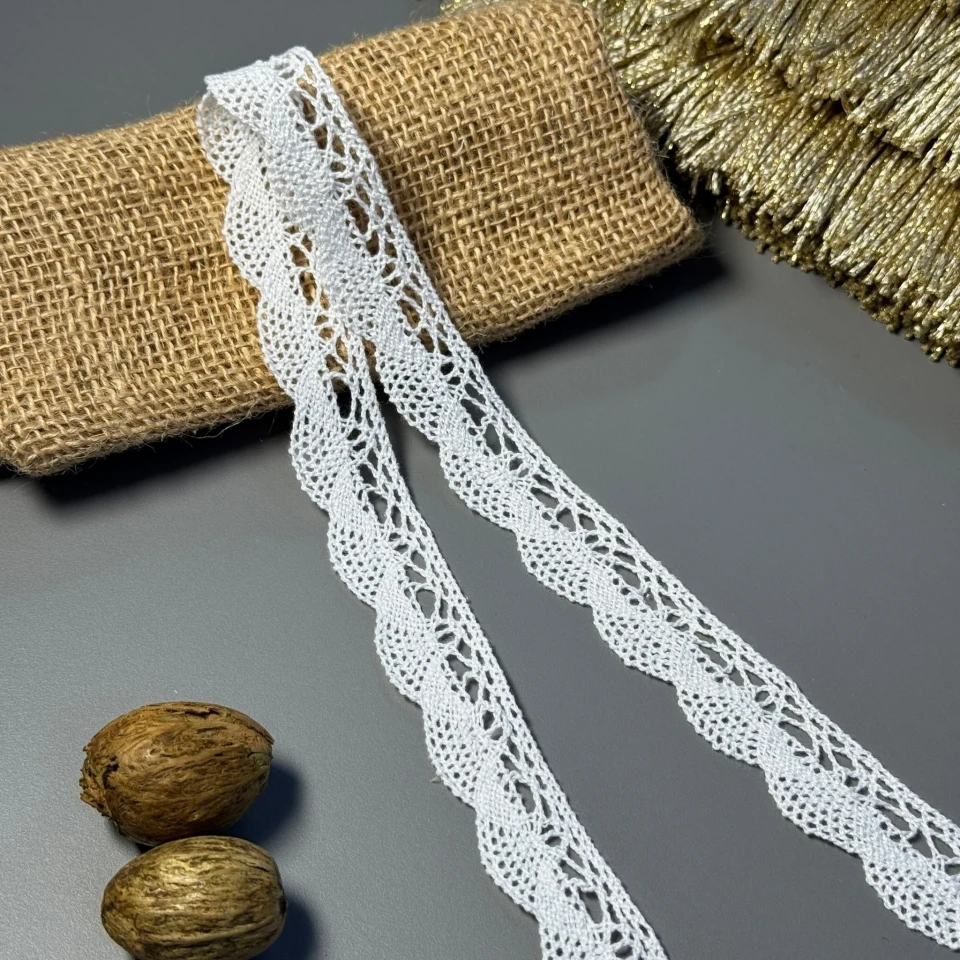 Мереживо макраме "Квіткова вишуканість" 2,5 см.(1м.), білий
