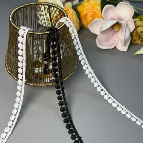 Мереживо поліестер ВВ"Ніжна пелюстка" 1,5 см.(1 м.), білий