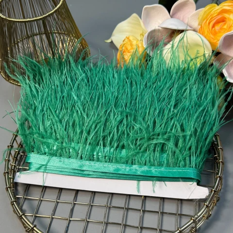 Натуральне пір'я на тасьмі  7-10 см (1 метр), 38 зелений