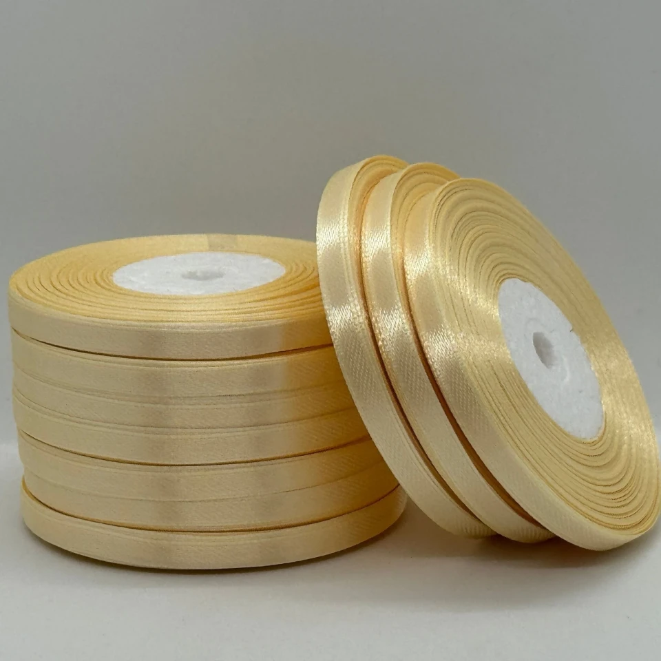 Атласна стрічка 0.6 см (33 м.), 02 темний молочний