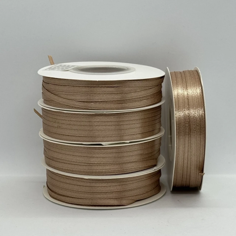 Атласна стрічка 0.3 см (91 м.), 67 світлий коричневий