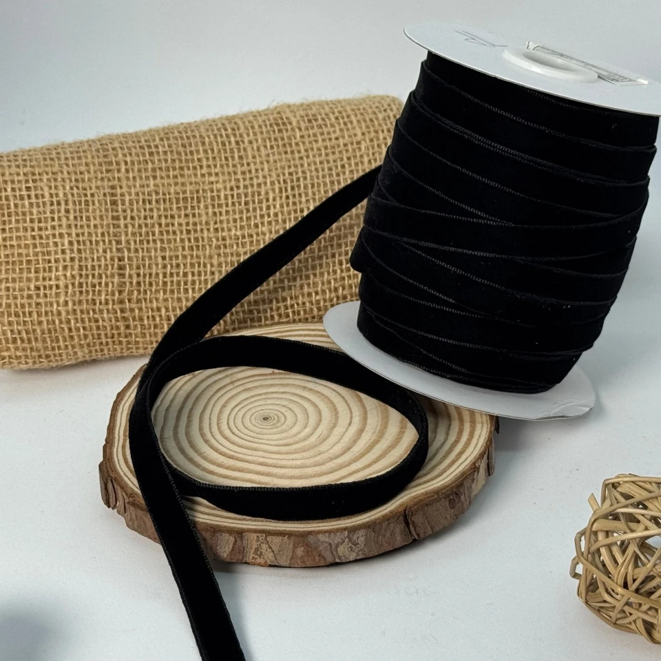 Оксамит двосторонній 1 см (25 ярдів/22,75 м.), чорний