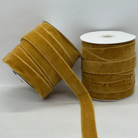 Оксамитова стрічка 2 см (25 ярдів/22,75 м.), 24 мягкий бежевий