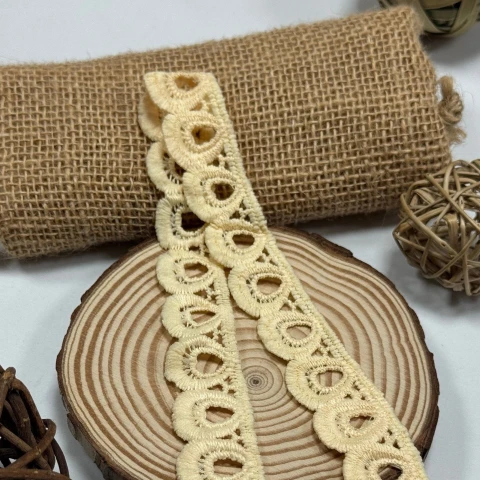 Мереживо поліестер "Ніжне сяйво" 2,5 см.(1 м.), молочний