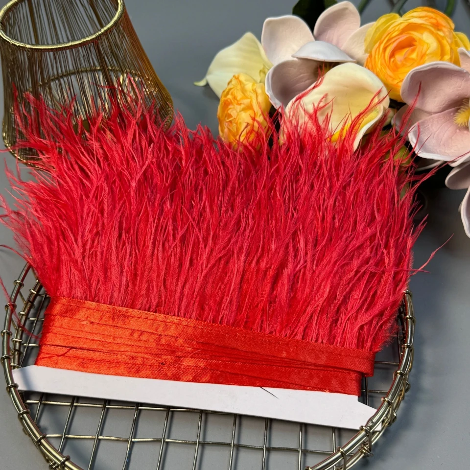 Натуральне пір'я на тасьмі  7-10 см (1 метр), 40 червоний