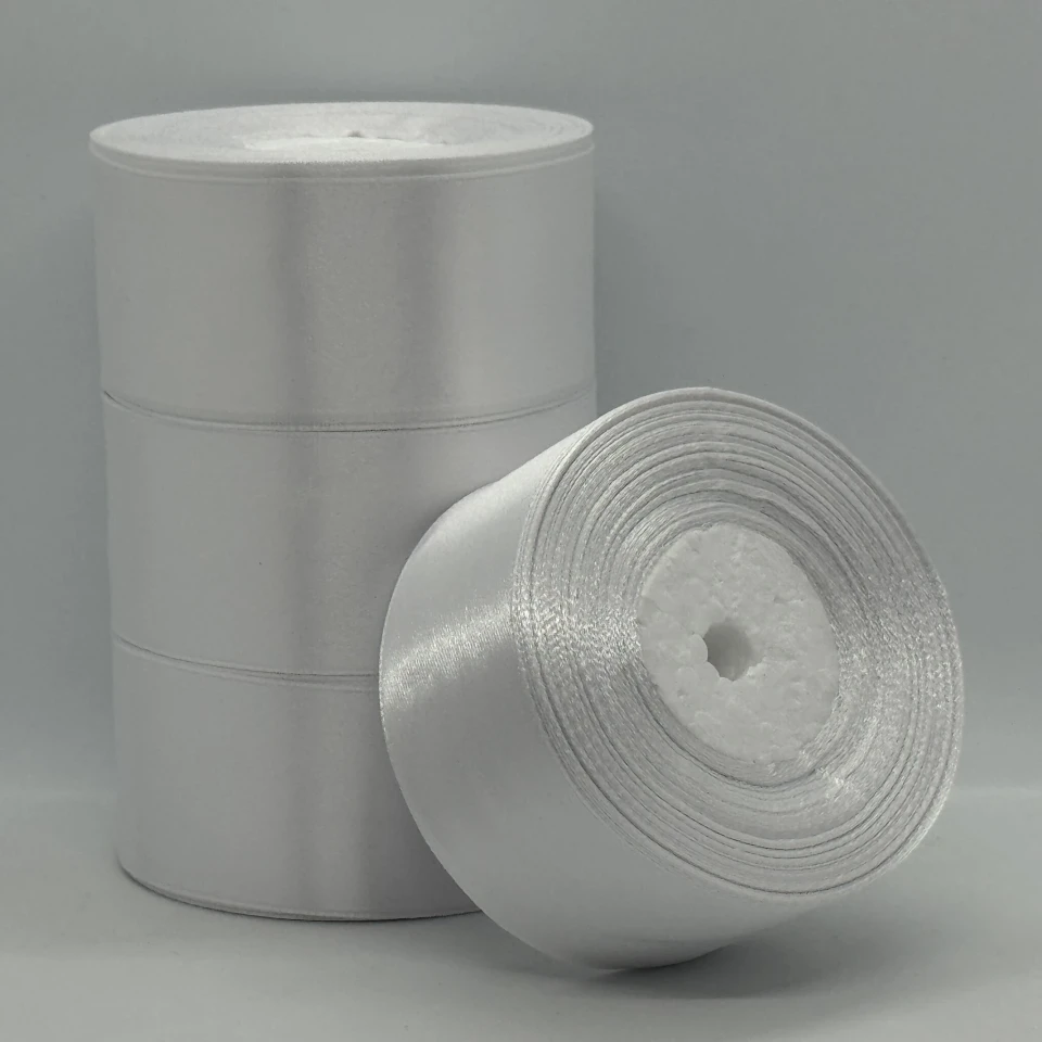 Атласна стрічка 4 см (33 м.), світлий молочний