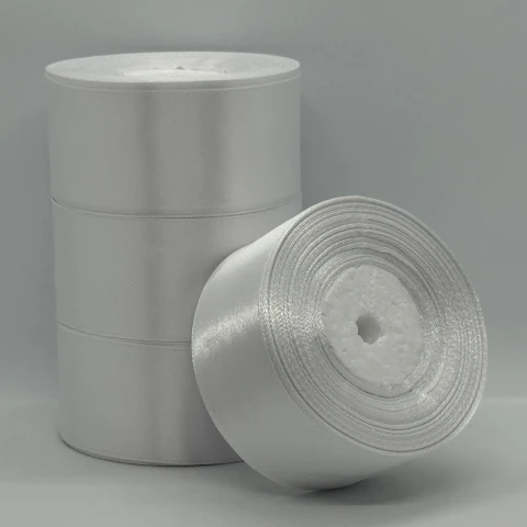 Атласна стрічка 4 см (33 м.), світлий молочний