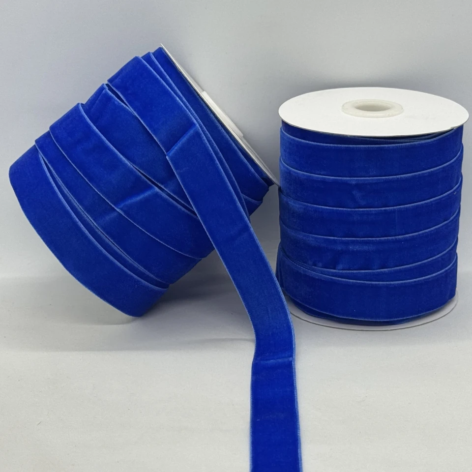 Оксамитова стрічка 2 см (25 ярдів/22,75 м.), 50 електрик