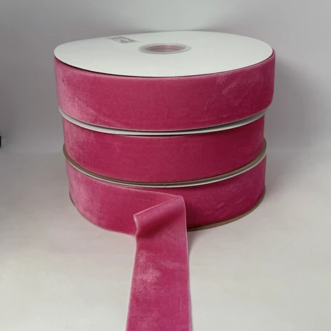Оксамитова стрічка 3.8 см (25 ярдів/22,75 м.), 82 малиновий