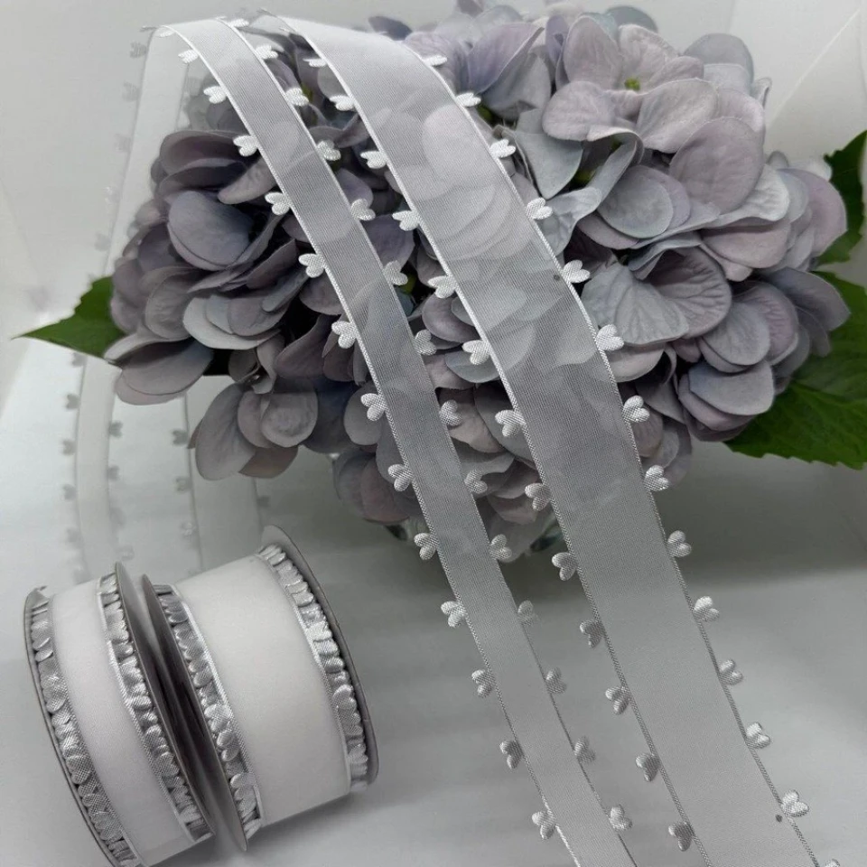 Декоративна стрічка з сердечками 2.5 см (18 м.), срібло+білий