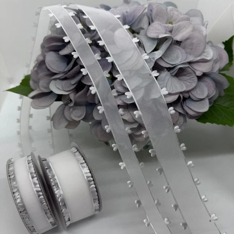 Декоративна стрічка з сердечками 2.5 см (18 м.), срібло+білий