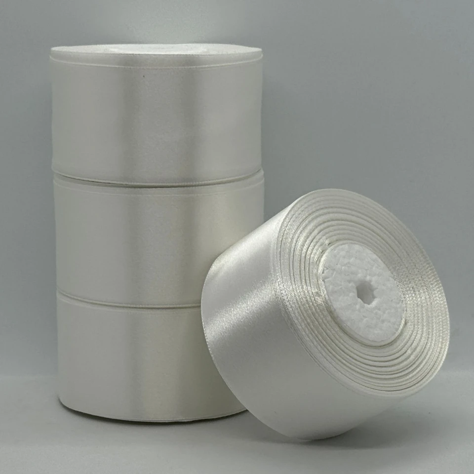 Атласна стрічка 5 см (33 м.), айворі