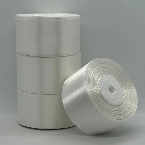 Атласна стрічка 5 см (33 м.), айворі