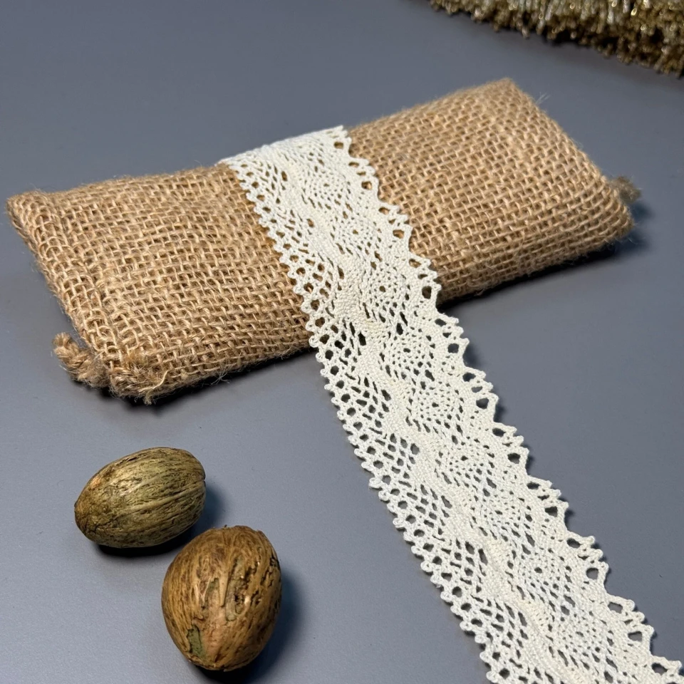 Мереживо макраме "Білий лотос" 4 см.  (1м.), бежевий