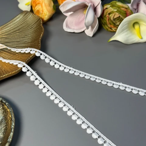 Мереживо поліестер ВВ"Ніжна пелюстка" 1,5 см.(1 м.), теплий білий