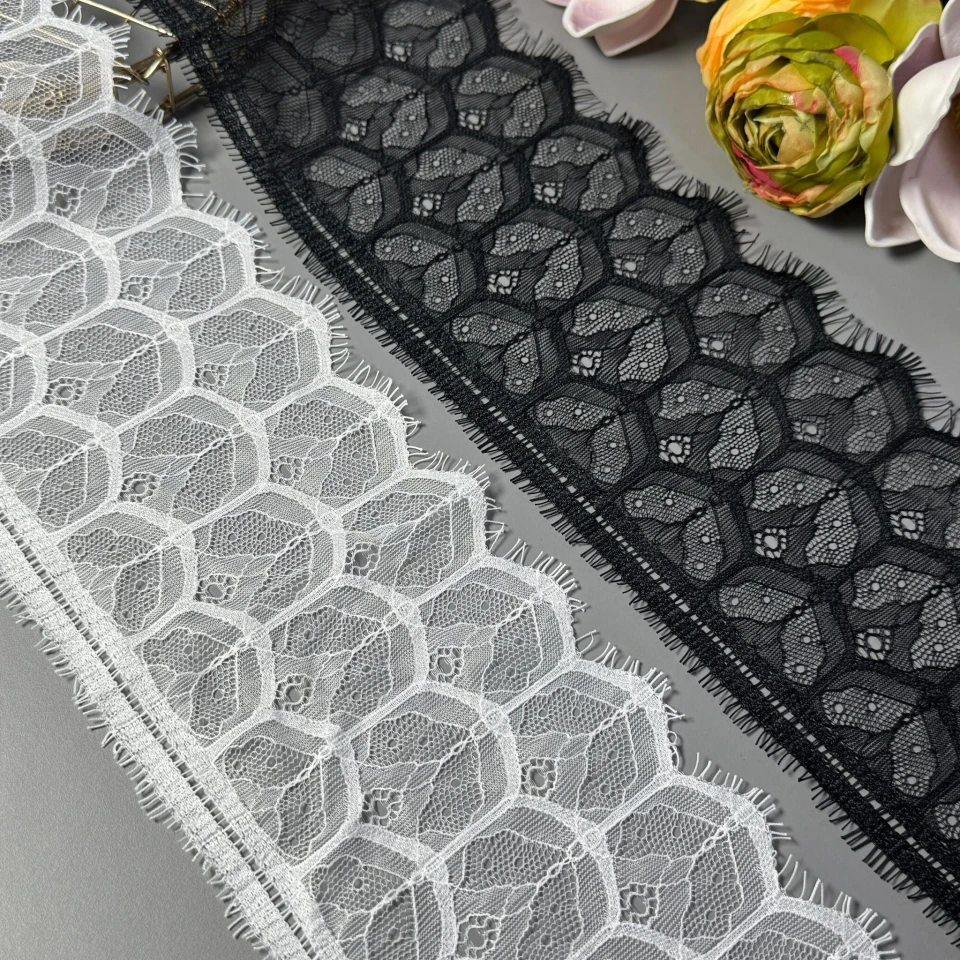 Мереживо французьке «Тінь Ейфелевої вежі» 12 см. (купон 3 м.), теплий білий