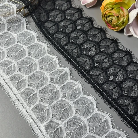 Мереживо французьке «Тінь Ейфелевої вежі» 12 см. (купон 3 м.), теплий білий