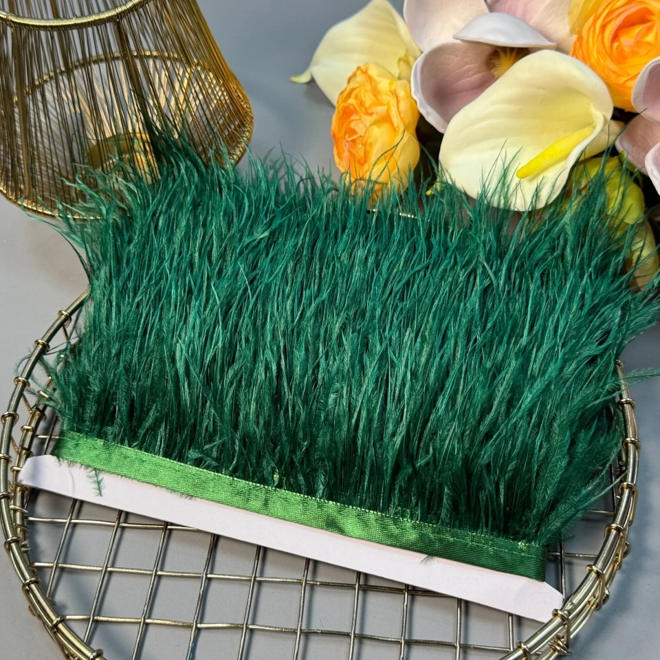 Натуральне пір'я на тасьмі  7-10 см (1 метр), темний зелений
