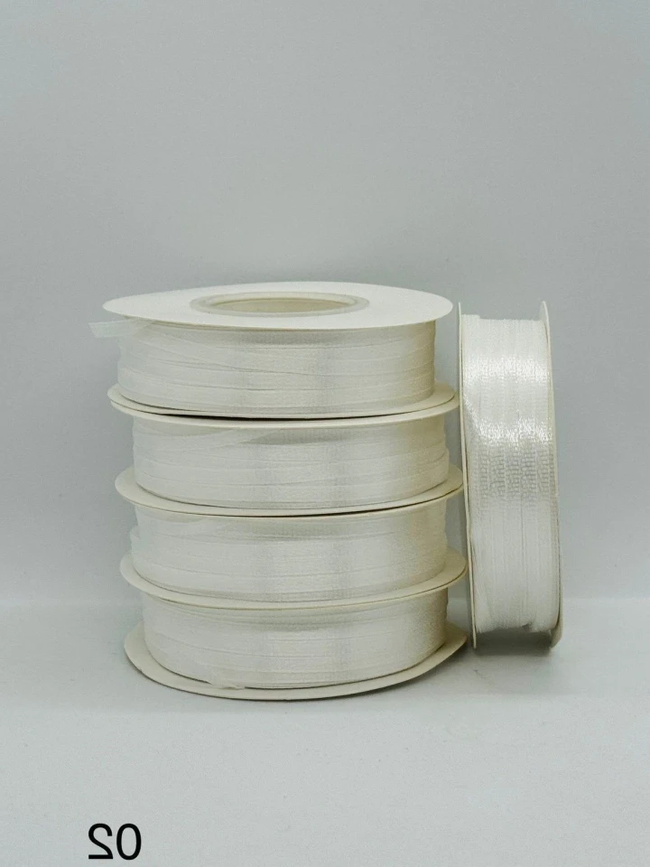 Атласна стрічка 0.3 см (91 м.), 02 світлий молочний