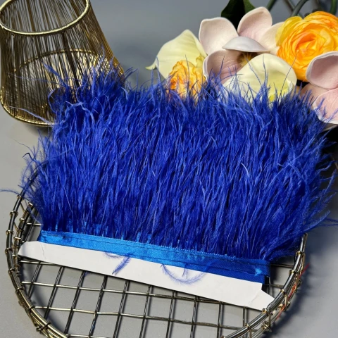 Натуральне пір'я на тасьмі  7-10 см (1 метр), синій