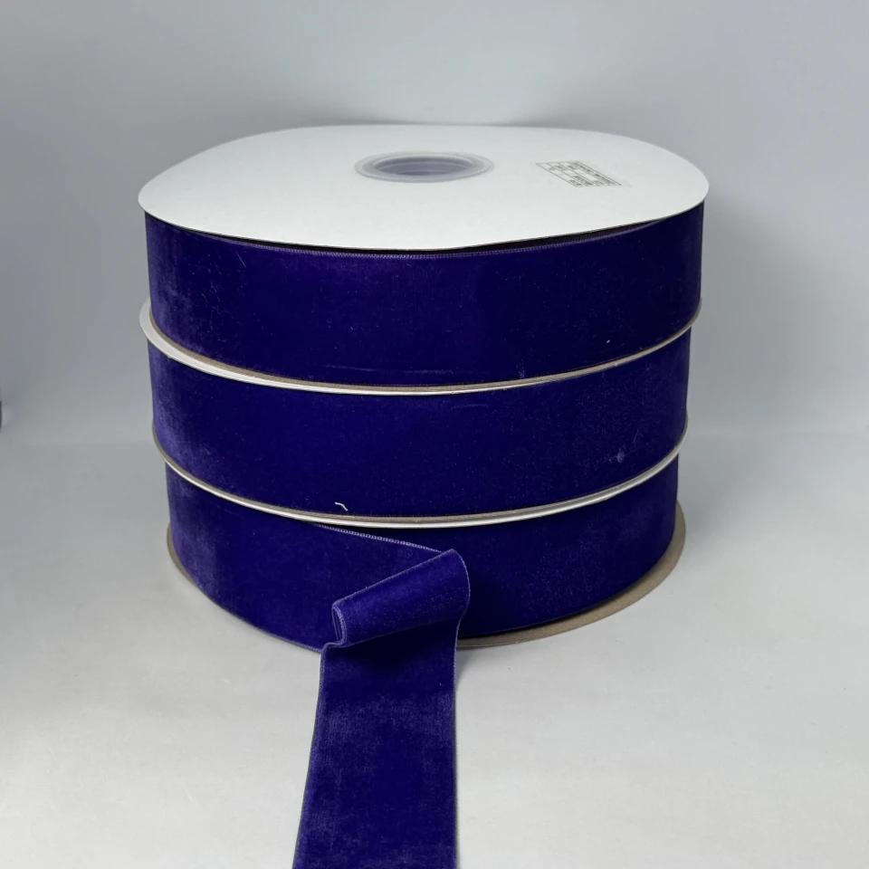 Оксамитова стрічка 3.8 см (25 ярдів/22,75 м.), 57 темний фіолетовий