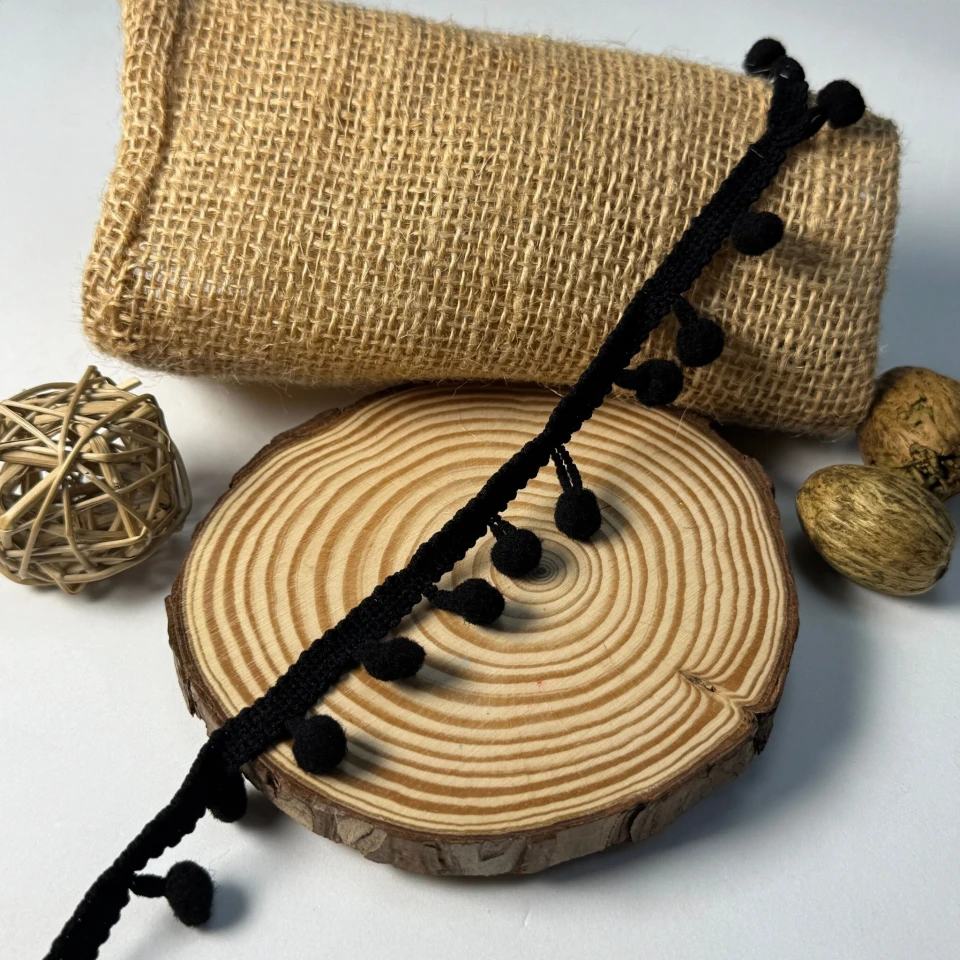 Тасьма з пампонами (20 ярдів/18,28 м.), 39 чорний