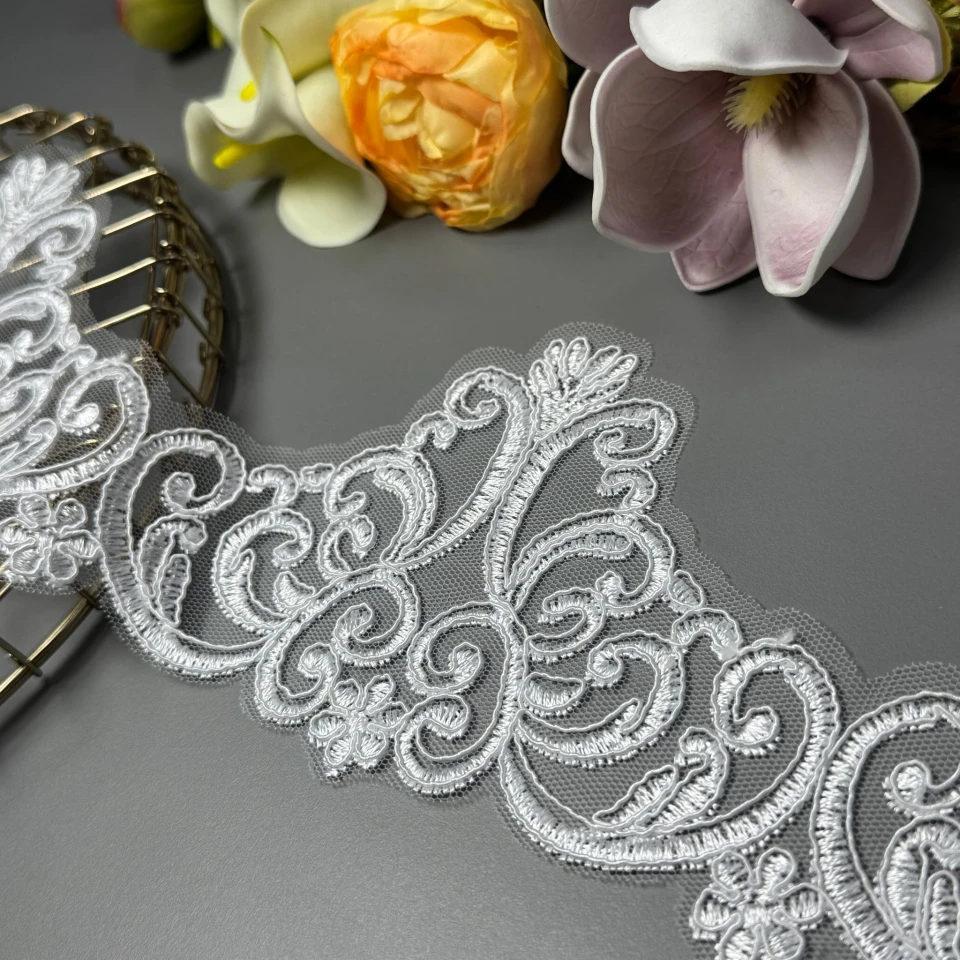 Мережево з кордовую ниткою «Фуксія світанку» 10 см (1 метр), білий