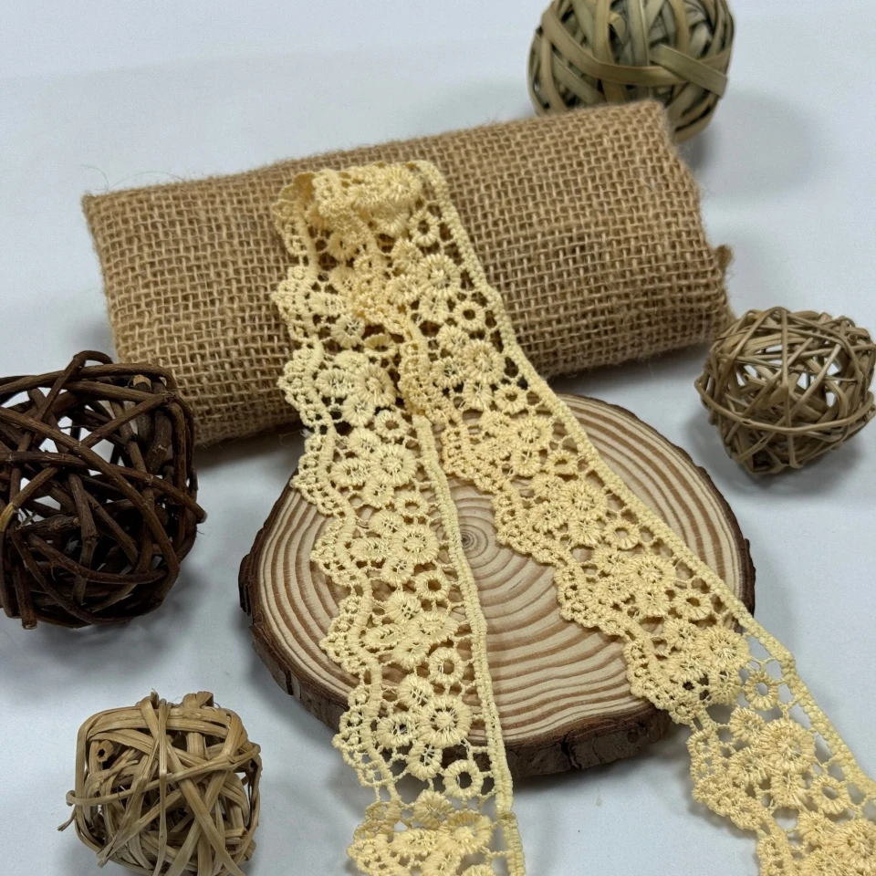 Мереживо поліестер "Світло ніжності" 4 см.(1 м.), молочний