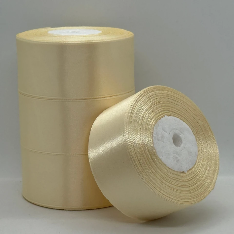 Атласна стрічка 4 см (33 м.), 02 темний молочний