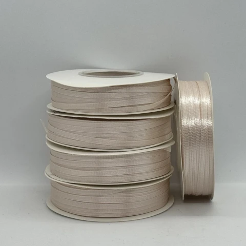 Атласна стрічка 0.3 см (91 м.), 172 м'який бежевий