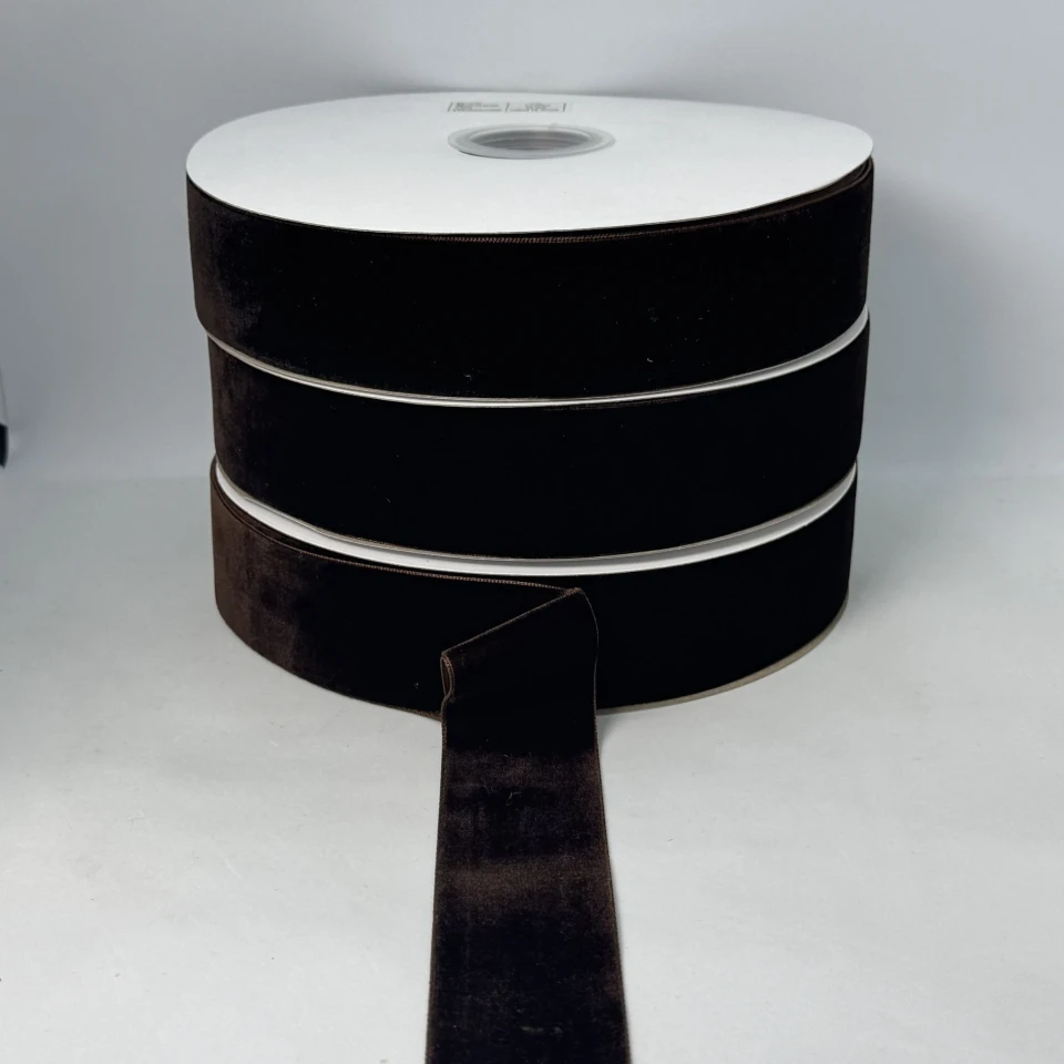 Оксамитова стрічка 3.8 см (25 ярдів/22,75 м.), 70 темний коричневий