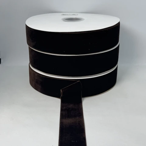 Оксамитова стрічка 3.8 см (25 ярдів/22,75 м.), 70 темний коричневий