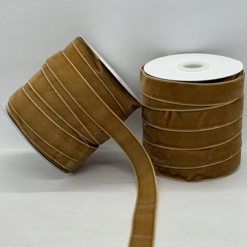 Оксамитова стрічка 2 см (25 ярдів/22,75 м.), 07 темний бежевий