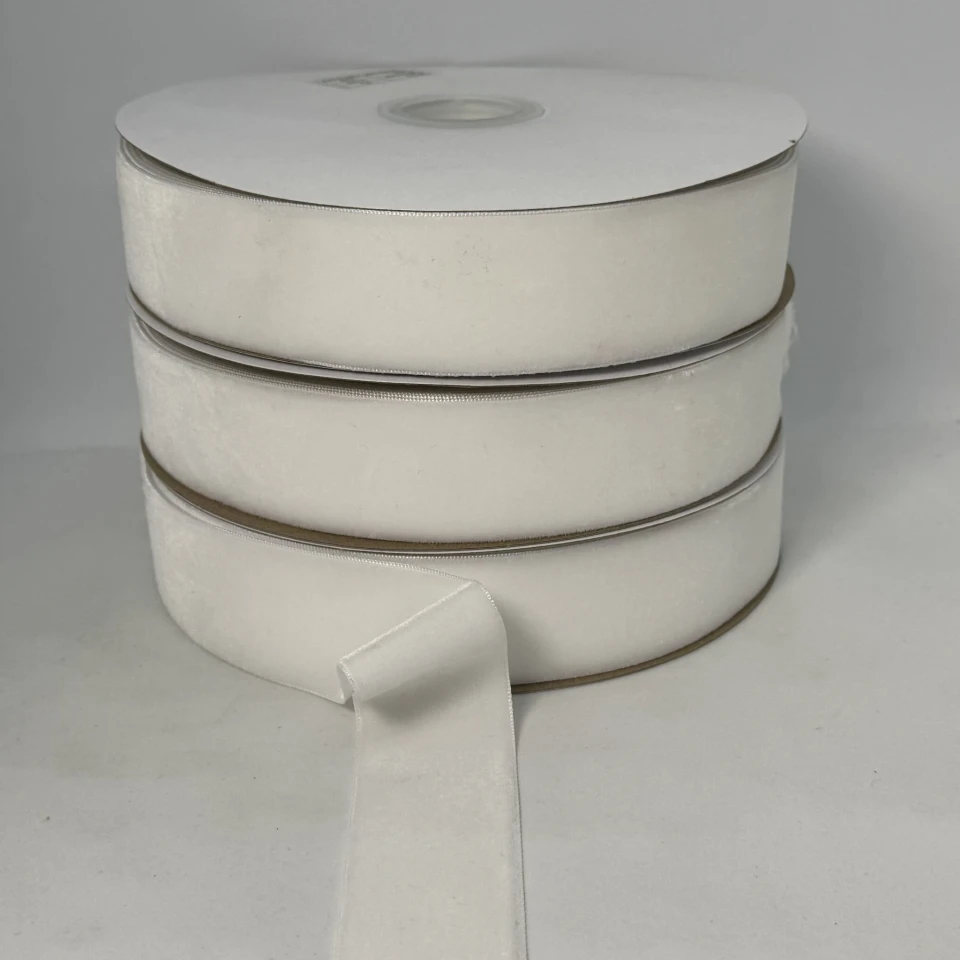 Оксамитова стрічка 3.8 см (25 ярдів/22,75 м.), 02 теплий білий