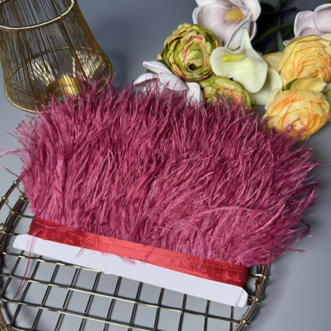 Натуральне пір'я на тасьмі  7-10 см (1 метр), сливовий