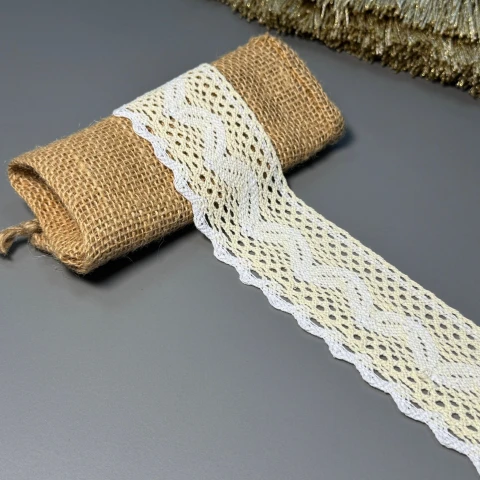 Мереживо макраме "Квітковий шлейф" 6 см (1м.), бежевий+білий