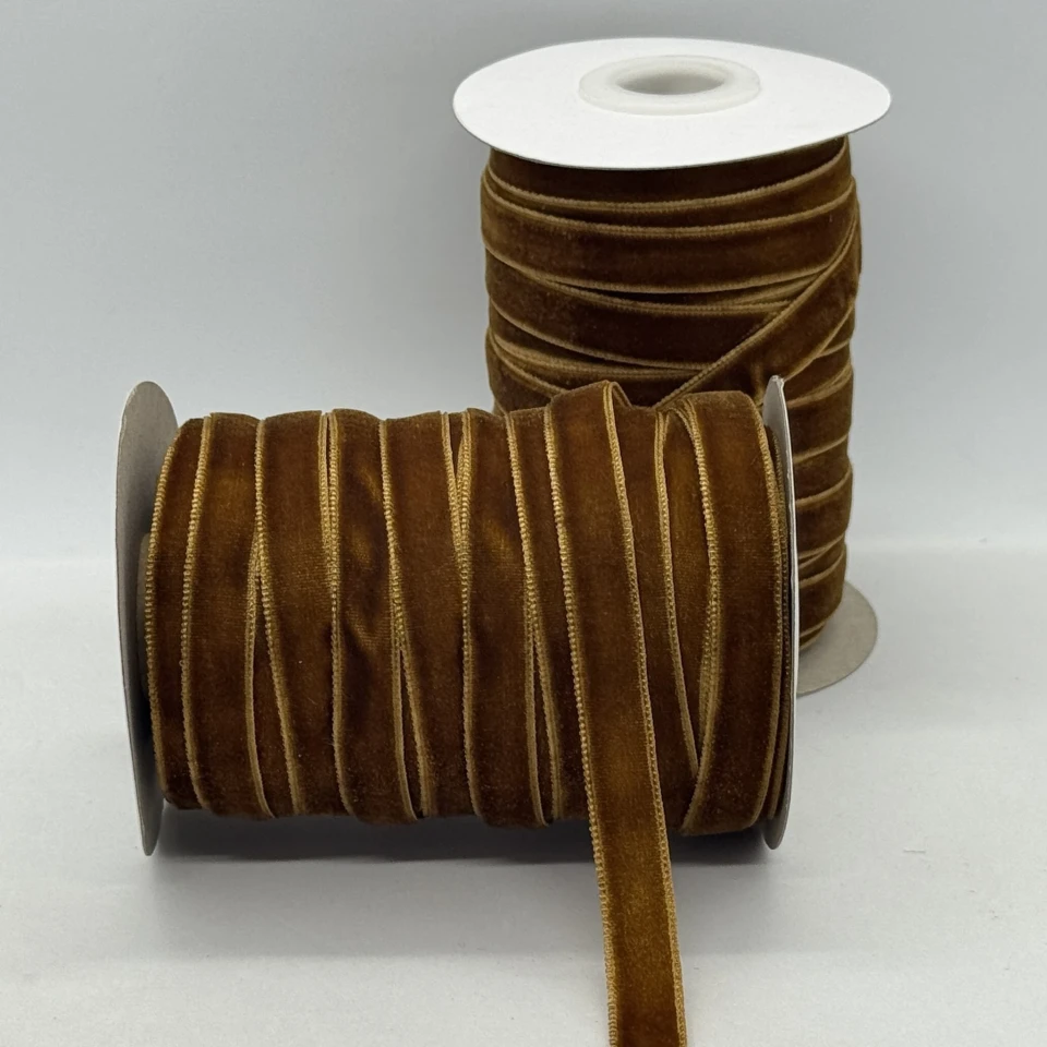 Оксамитова стрічка 1 см (25 ярдів/22,75 м.), 67 світлий коричневий