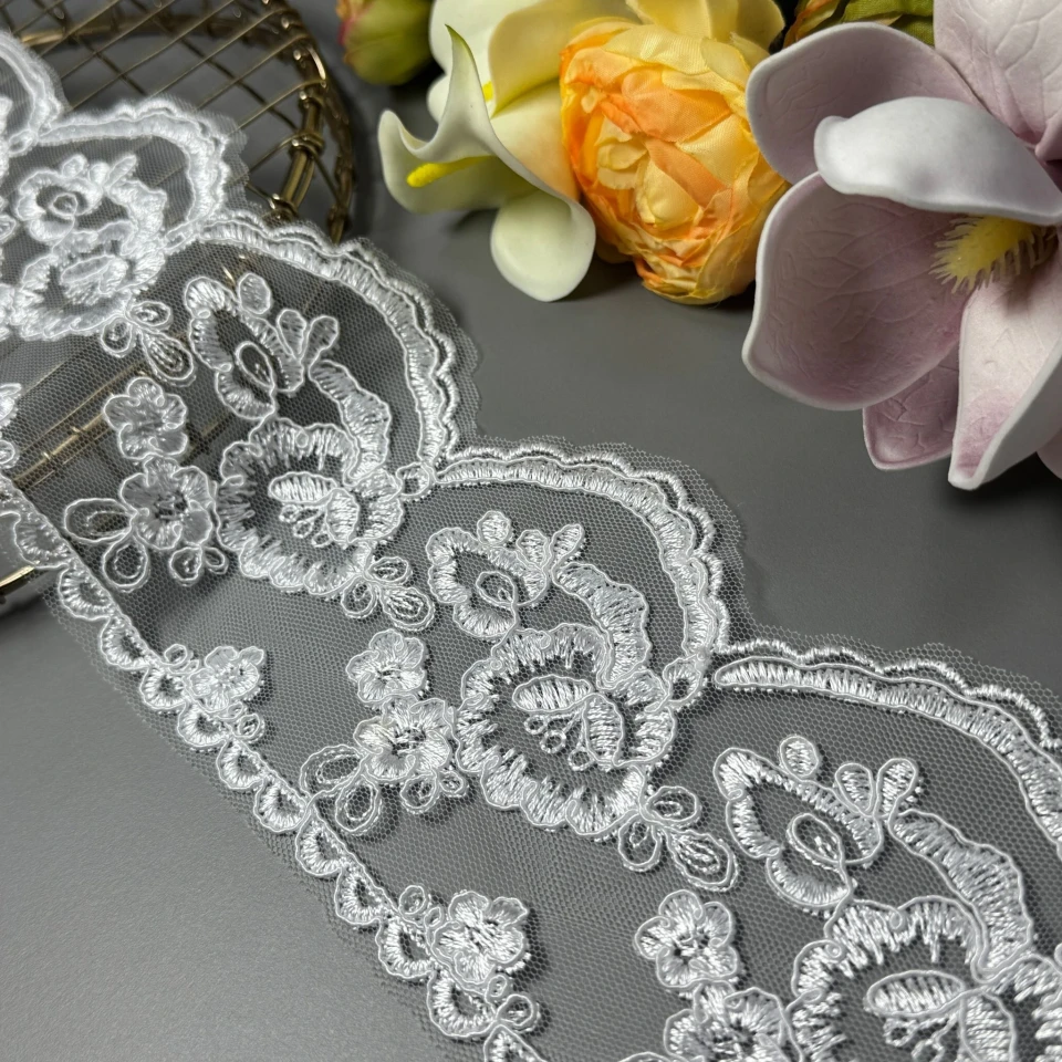 Мережево з кордовую ниткою «Сонячний сад» 10,5 см (1 метр), білий