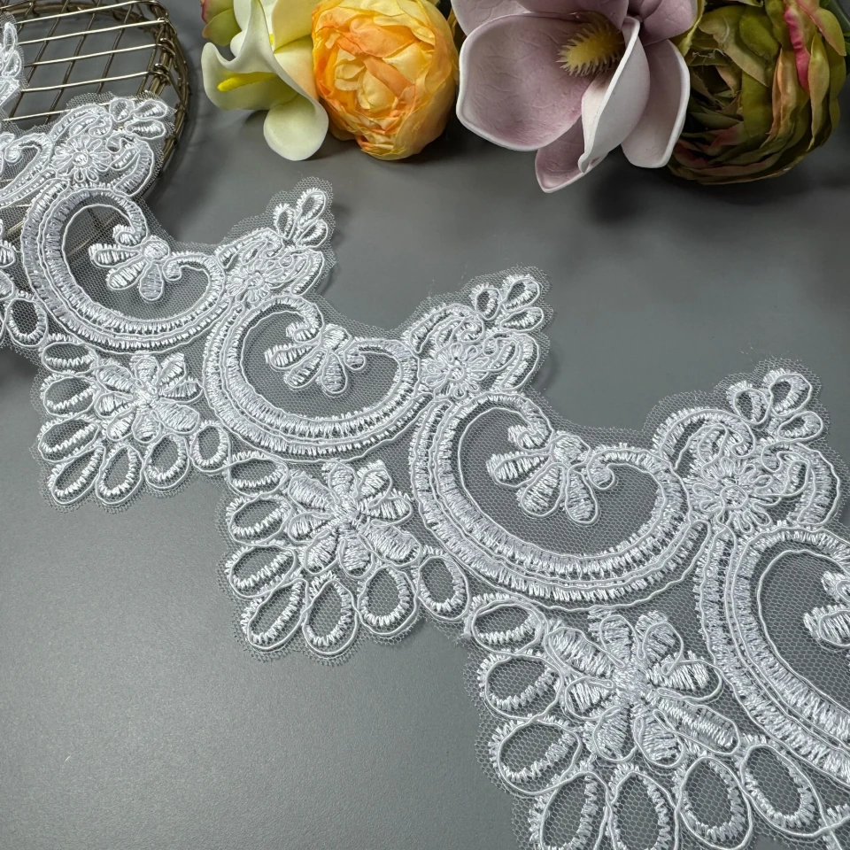 Мережево з кордовую ниткою «Місячна квітка» 13 см (1 м.), білий